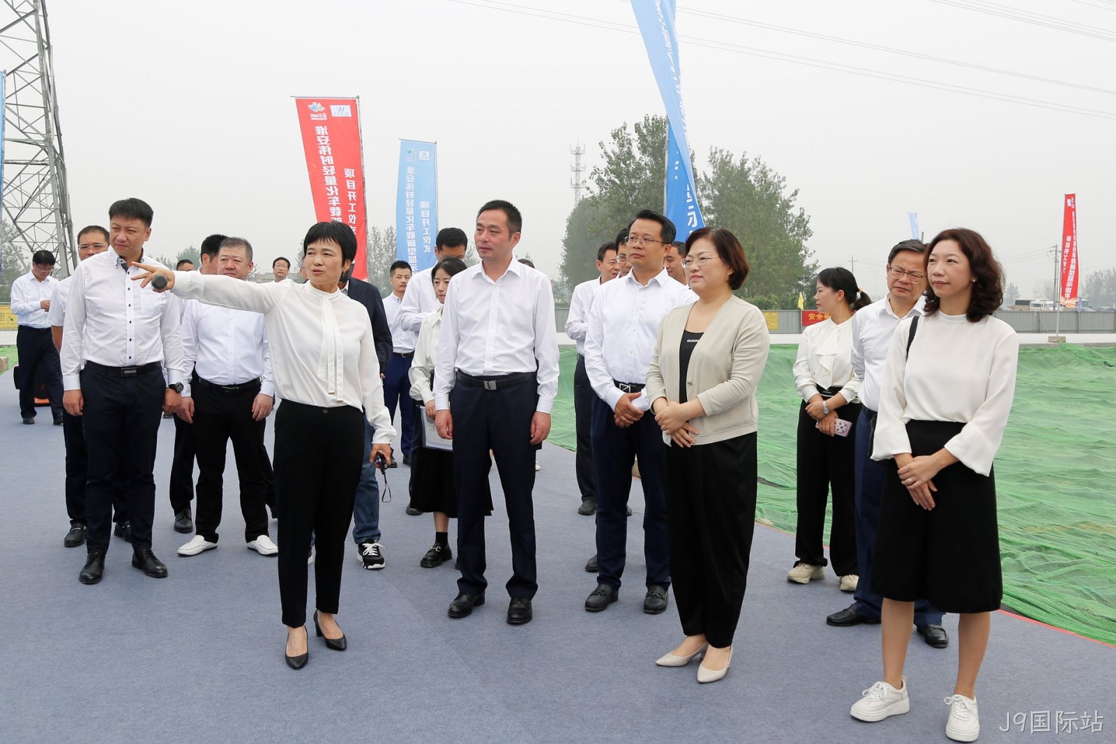 淮安J9国际站轻量化车载新型显示组件项目开工建设3.JPG